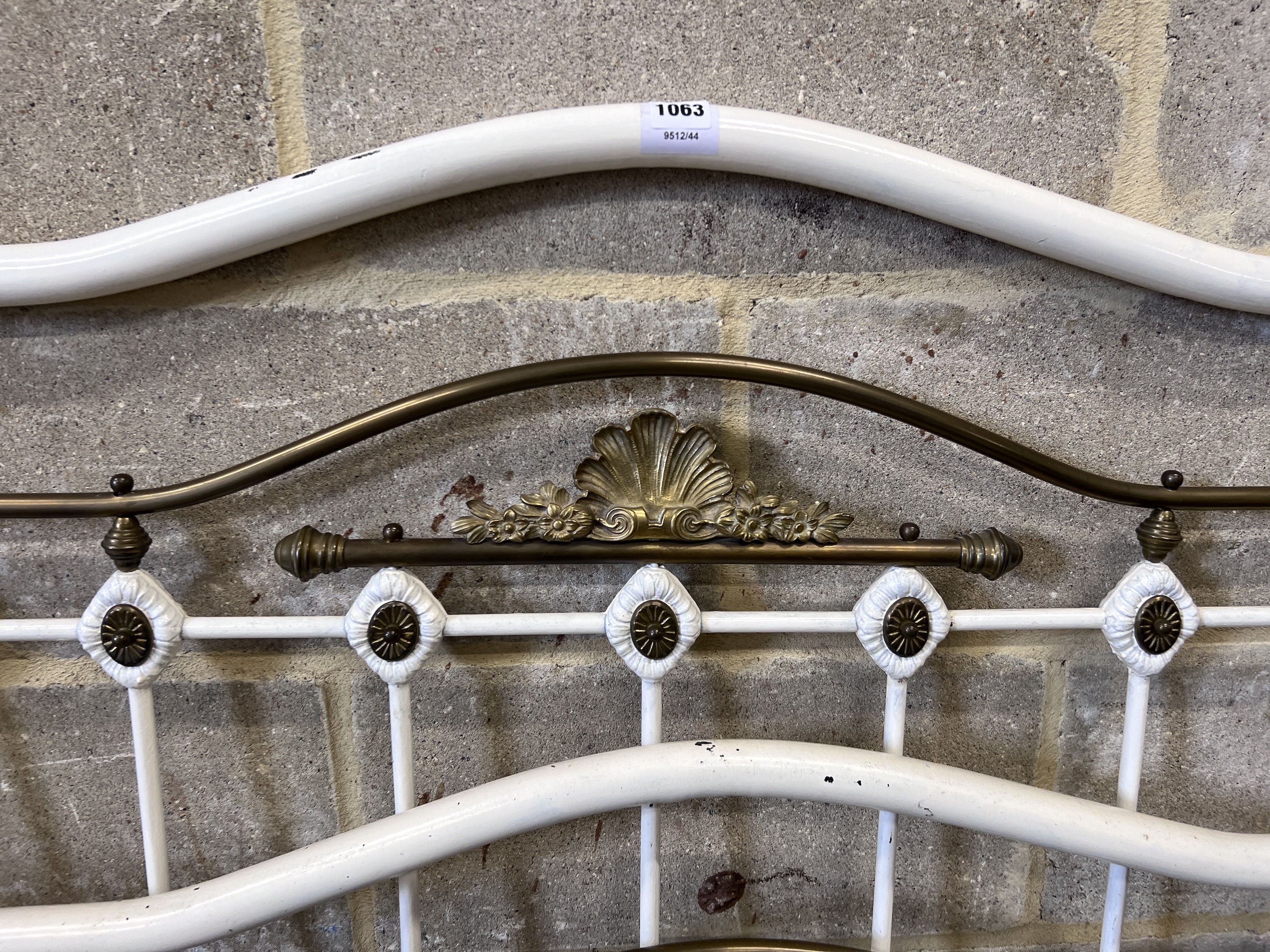 An Edwardian iron and brass bedstead, width 141cm